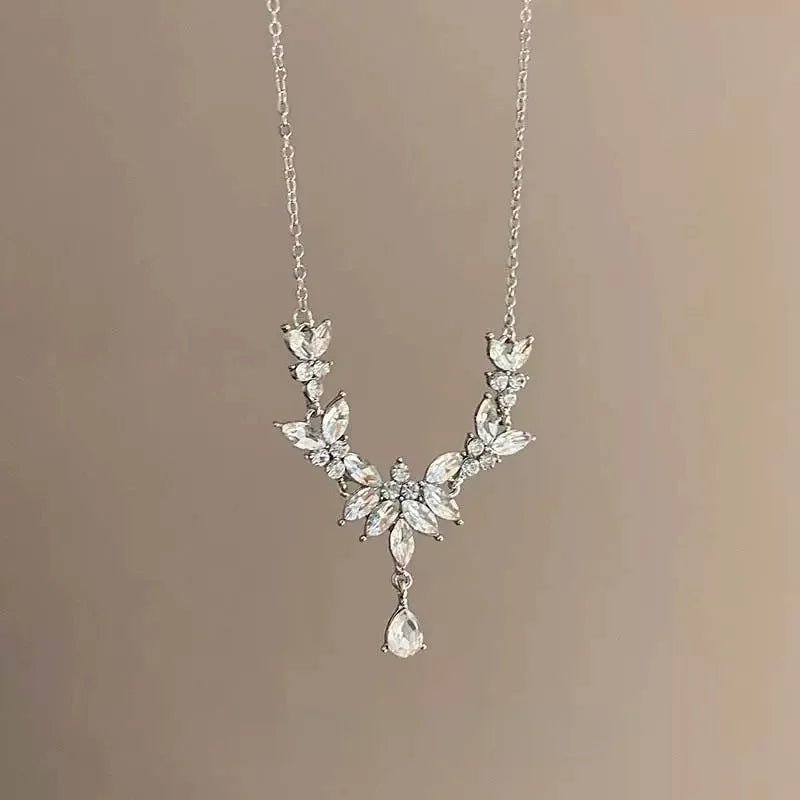 Luxury Diamond Flower Necklace with Bamboo Chain